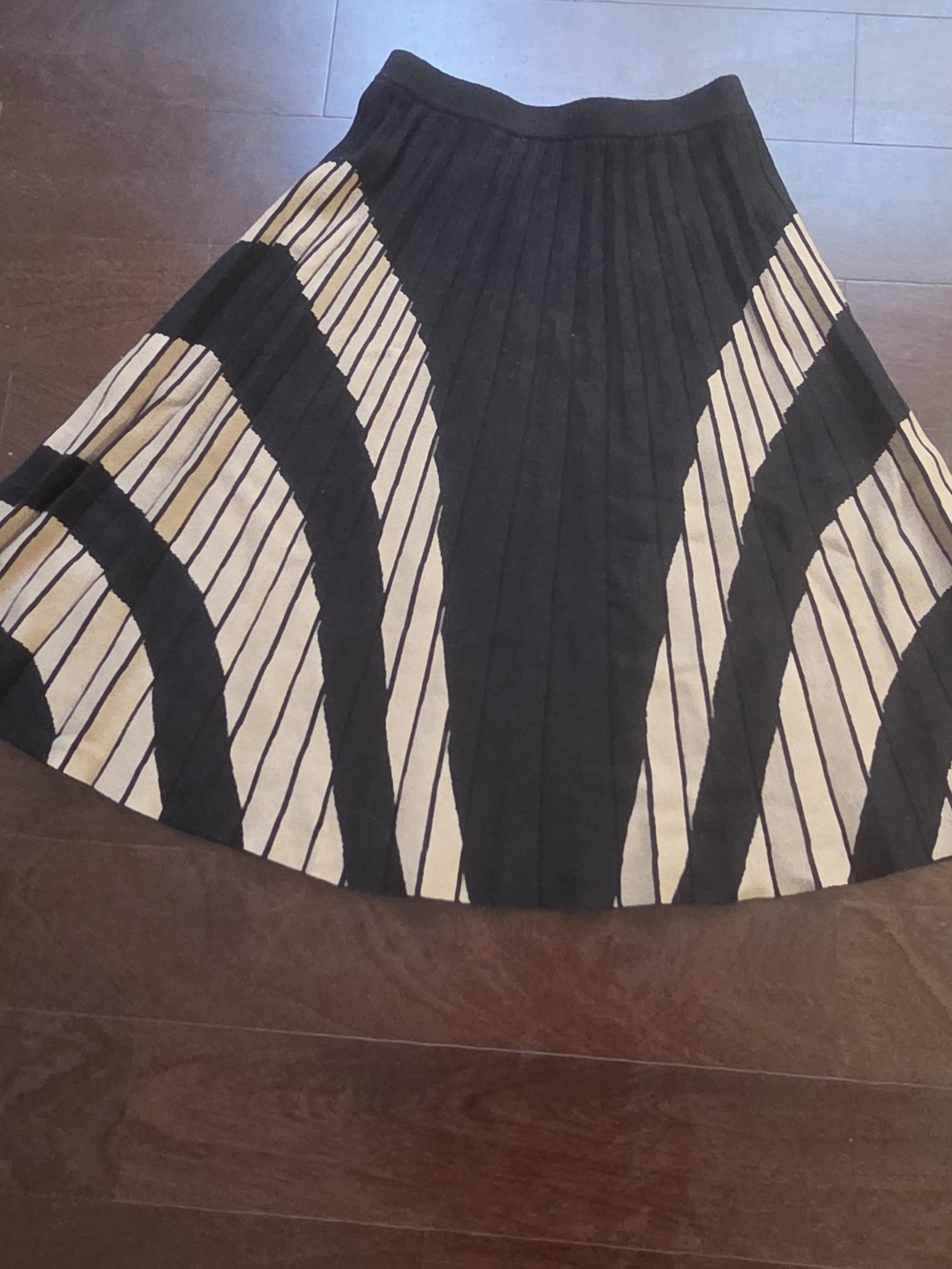 Tahari Black and Cream Pleated Circle Skirt